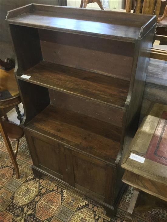 Georgian mahogany waterfall bookcase